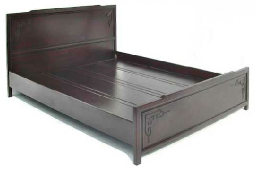 Classic Style bed in solid Rosewood and Lay design carvings