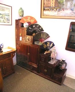 Step cabinet with longlife carving